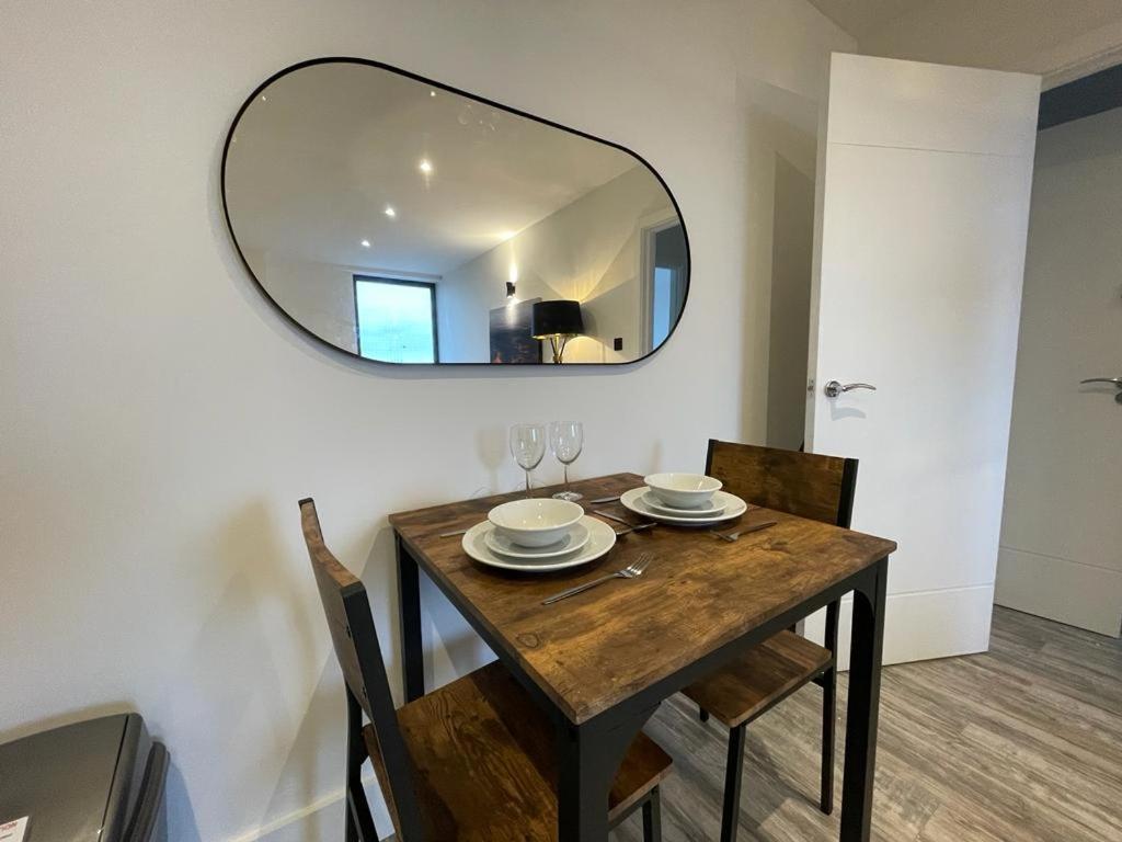 Kingsbridge Point - Cosy One Bed Apartments Near Town Centre, Swindon Zewnętrze zdjęcie